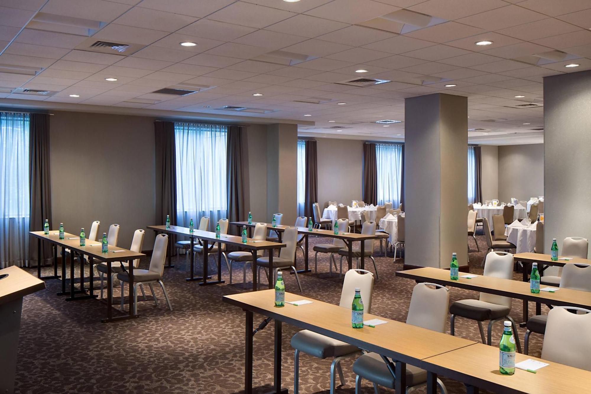Courtyard Grand Rapids Downtown Hotel Ngoại thất bức ảnh